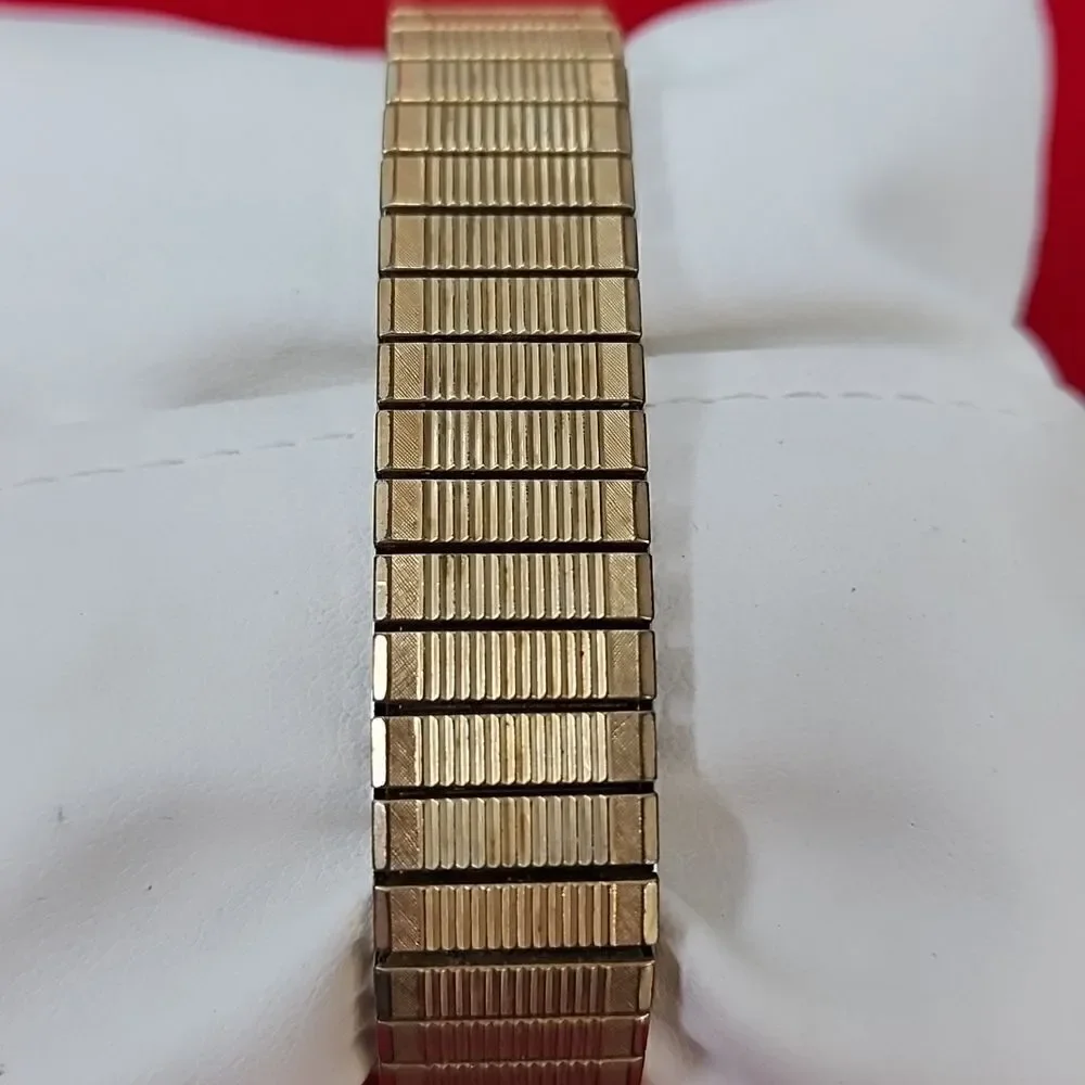 Vintage 17 Jewels Gruen Automatic Stretch Wrist Watch